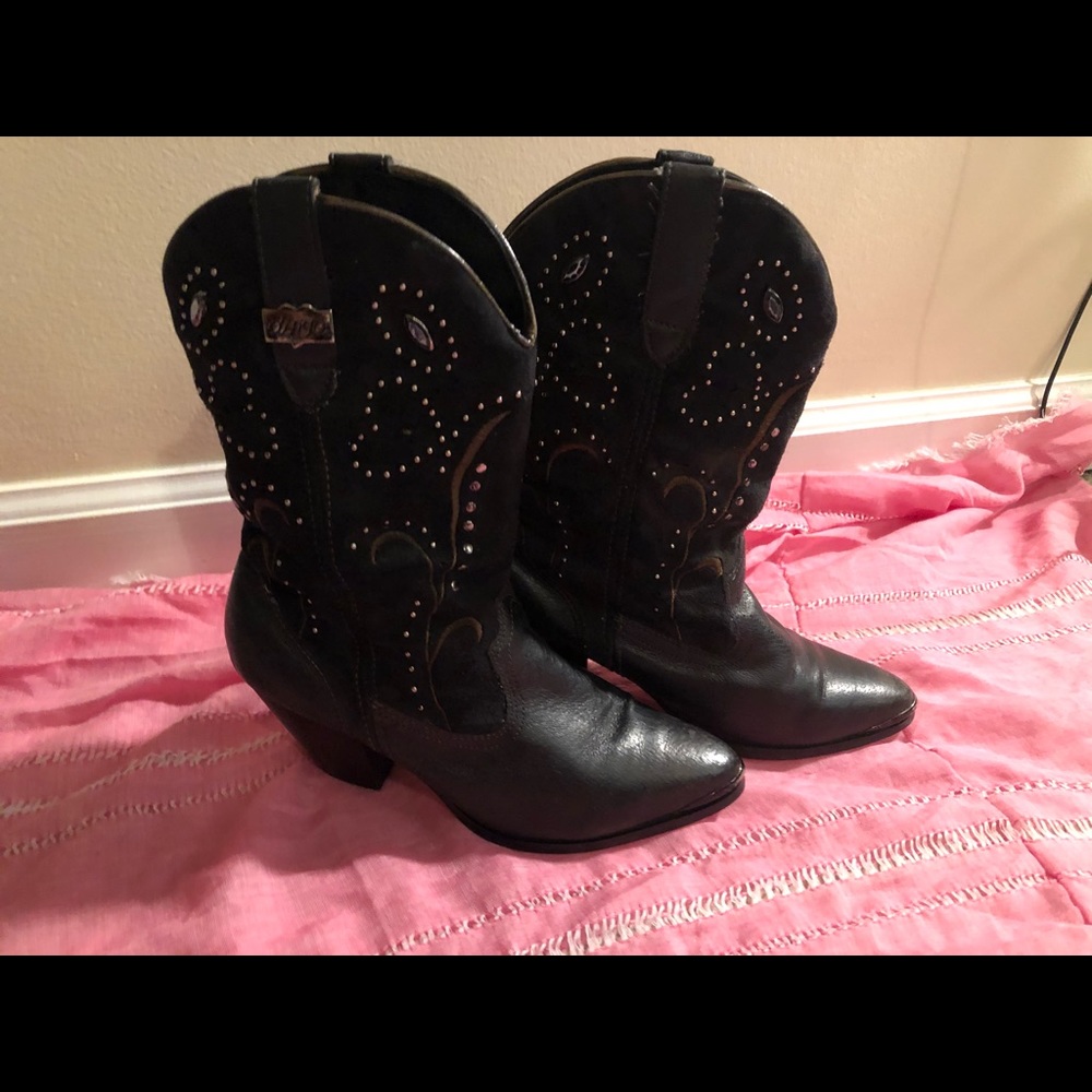 Black western boots